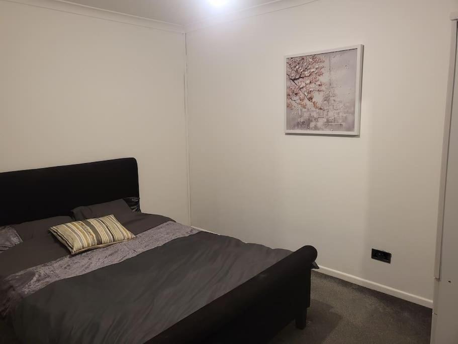 3 Bed House Luton London Luton Airport Parking