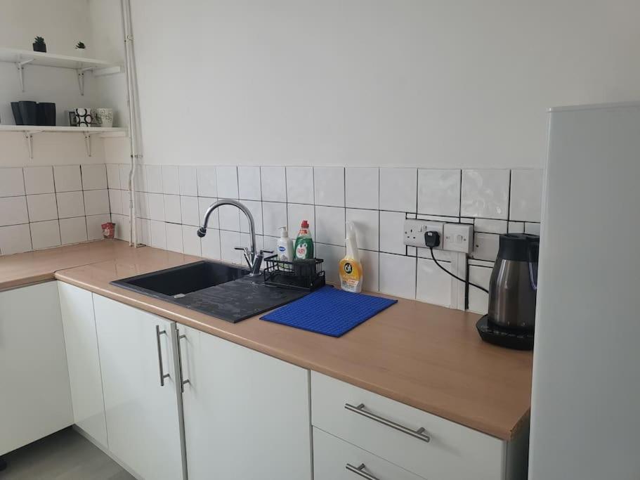 Apartment 3 Bed House Luton London Luton Airport Parking *