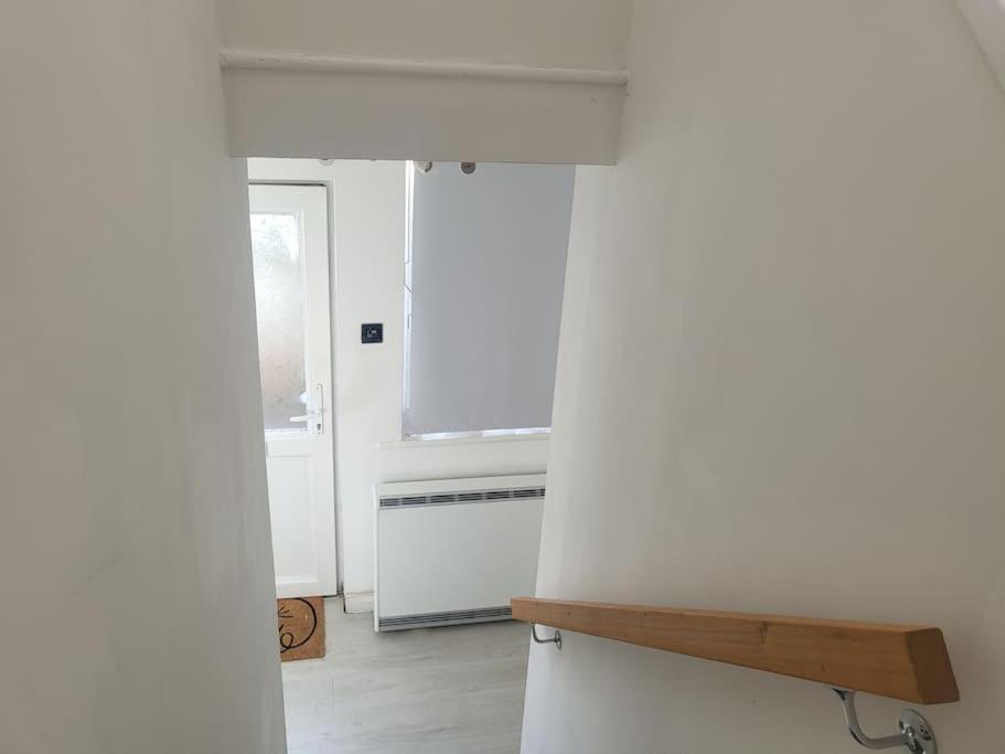 3 Bed House Luton London Luton Airport Parking