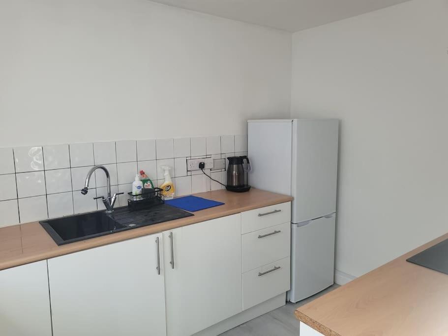 Apartment 3 Bed House Luton London Luton Airport Parking Luton (Bedfordshire)