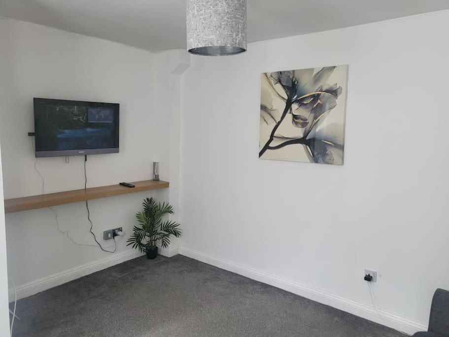 Apartment 3 Bed House Luton London Luton Airport Parking