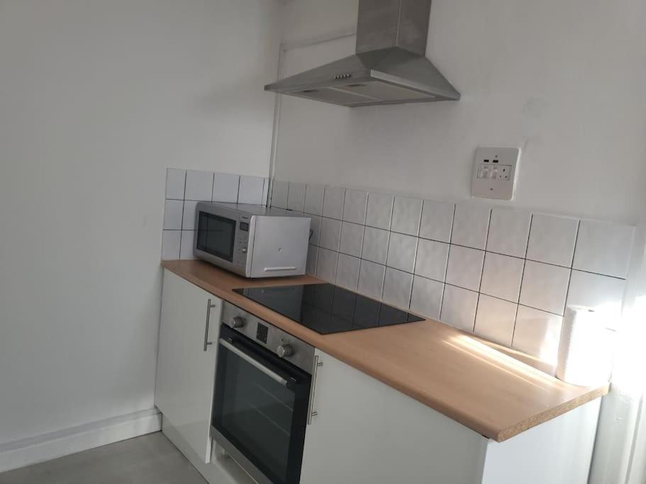 3 Bed House Luton London Luton Airport Parking