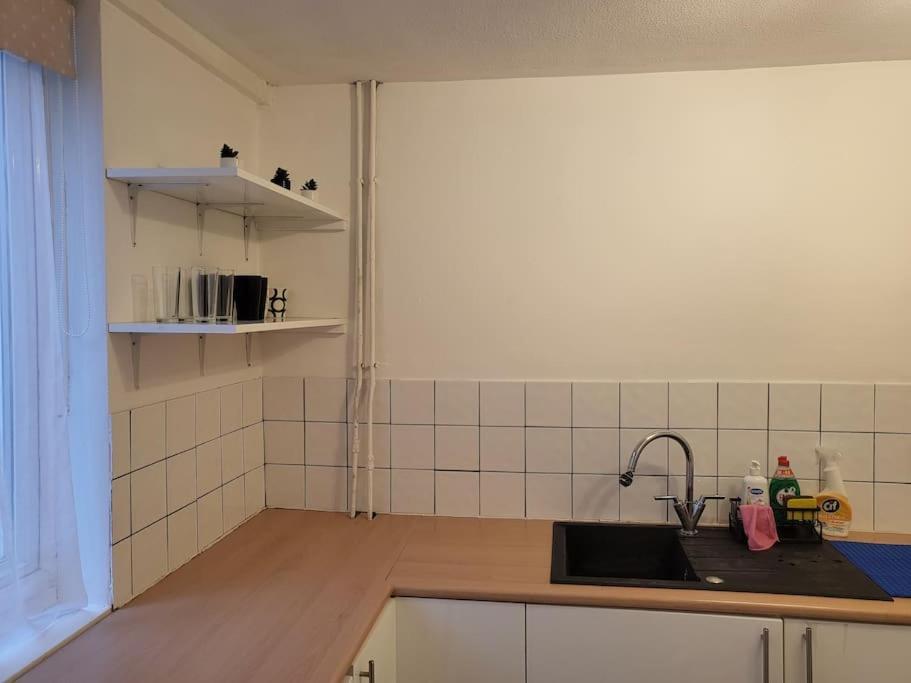 3 Bed House Luton London Luton Airport Parking