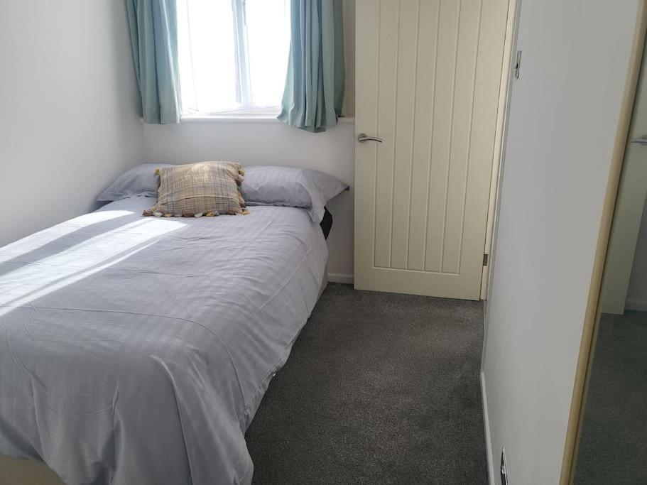 Apartment 3 Bed House Luton London Luton Airport Parking Luton (Bedfordshire)