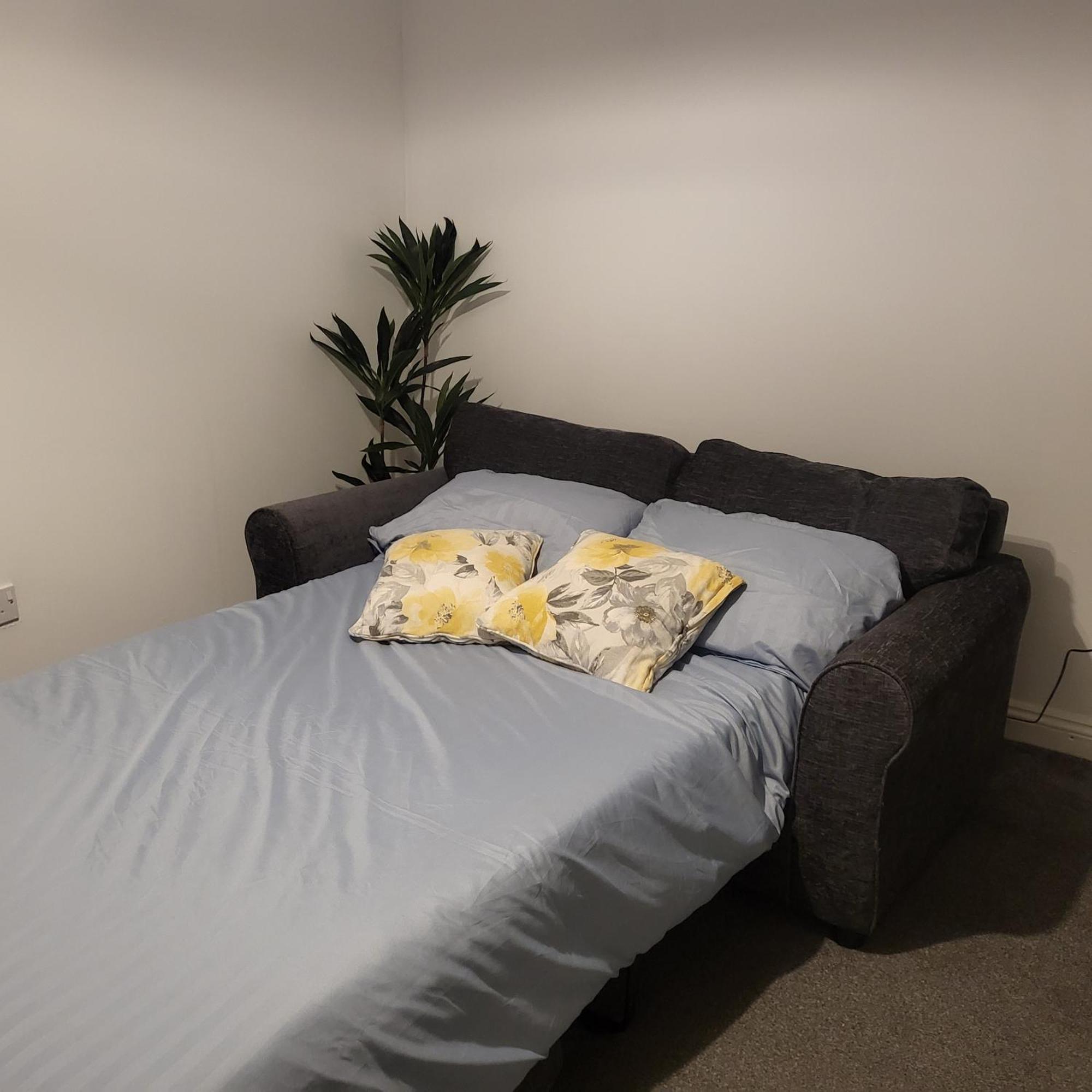 3 Bed House Luton London Luton Airport Parking Apartment *